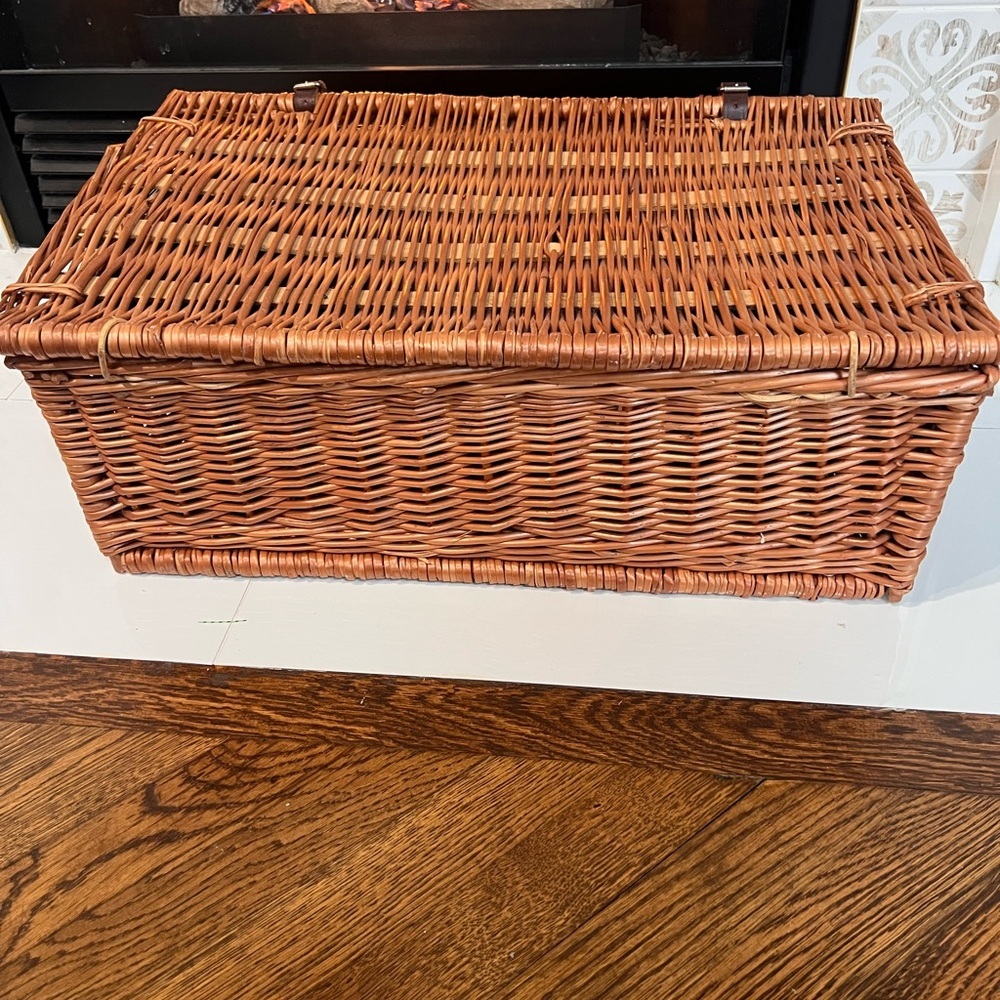 Brookes Baskets Vintage Wicker Picnic Basket-Made in England Set of 4 Plates etc - Picture 5 of 13
